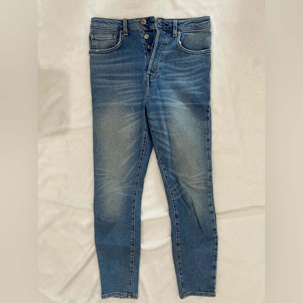 Used- Like new- Forever 21 Faded Denim High-Waisted Skinny Jeans.